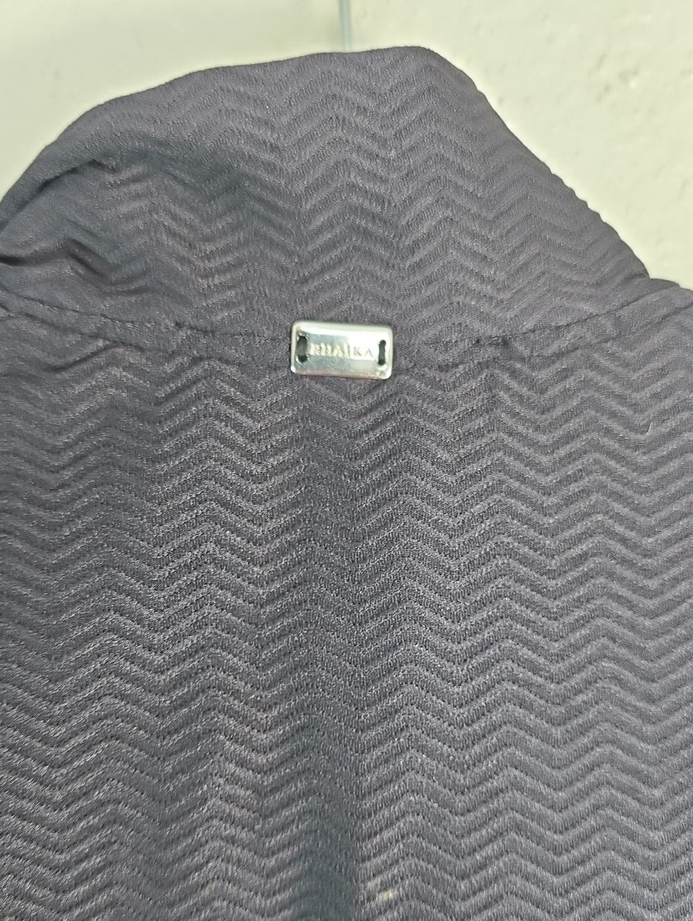 Rhaika Black Zip-Front Long Sleeve Top - Picture 8 of 10